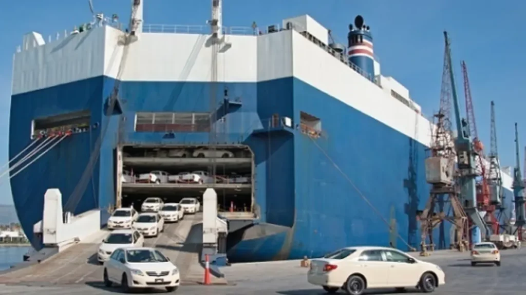 Transportar carro por meio de RoRo (Roll on e Roll off) Transportar carro por meio de RoRo (Roll on e Roll off)